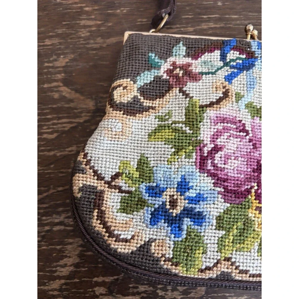 Vintage Floral Needlepoint Tapestry Handbag KISS Lock Purse W/coin Purse Talon